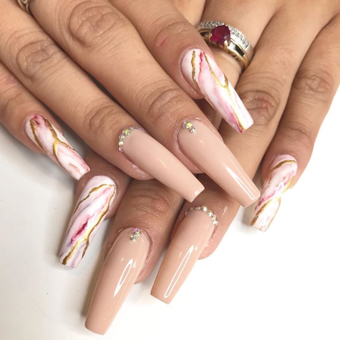 nude marble nails