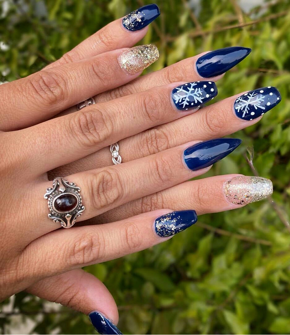 30+ Wondrous Winter Nail Design Ideas For 2020 - The Glossychic