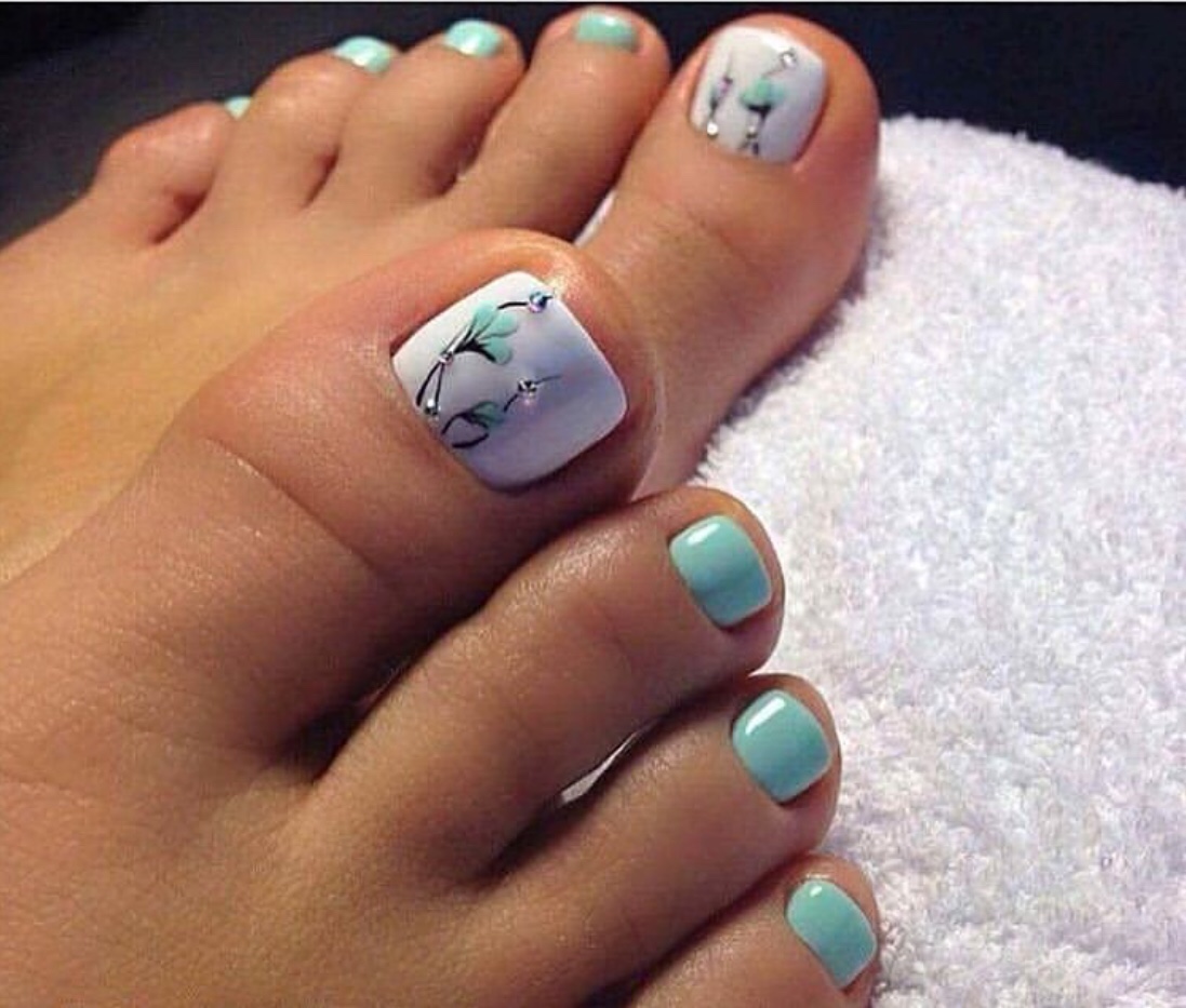 24 Beautiful Spring Toe Nails Design Ideas - The Glossychic