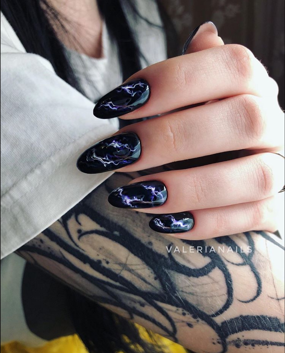 black nail