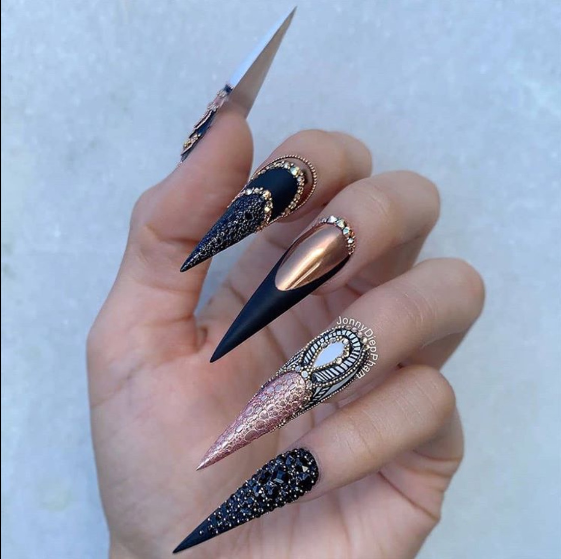 black nail