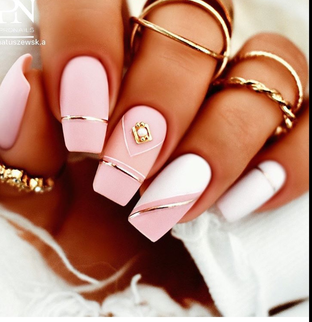 light-pink-coffin-nails-with-rose-gold-glitter-inlove-t-rnak-jel