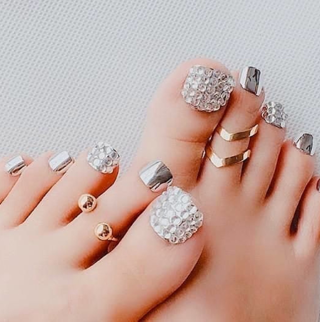summer toe nails