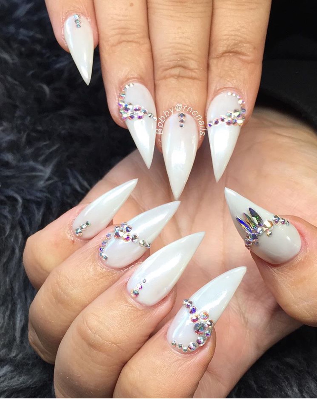 16 Best White Chrome Nail Designs For You - The Glossychic