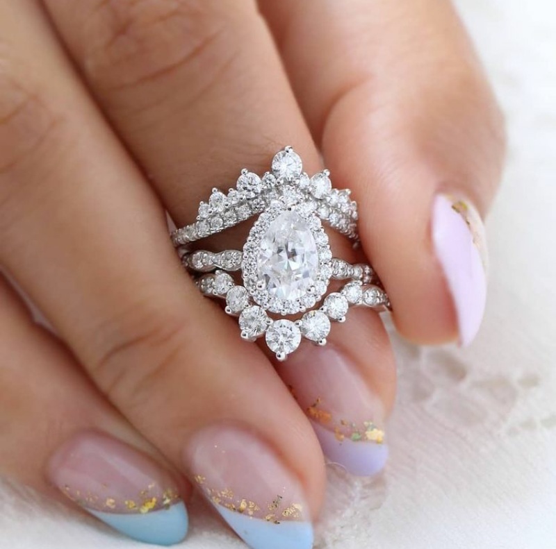 pear-shaped diamond rings