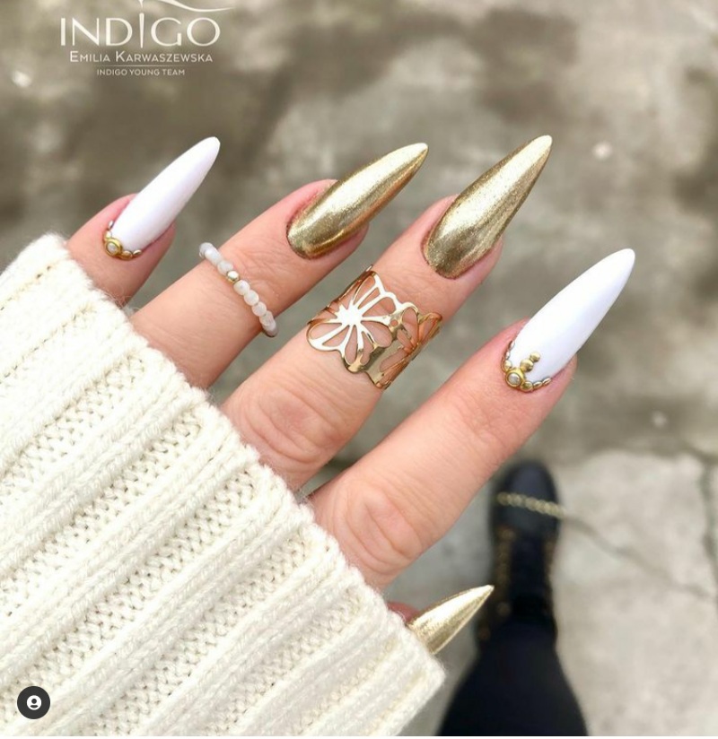 white and gold nails designs