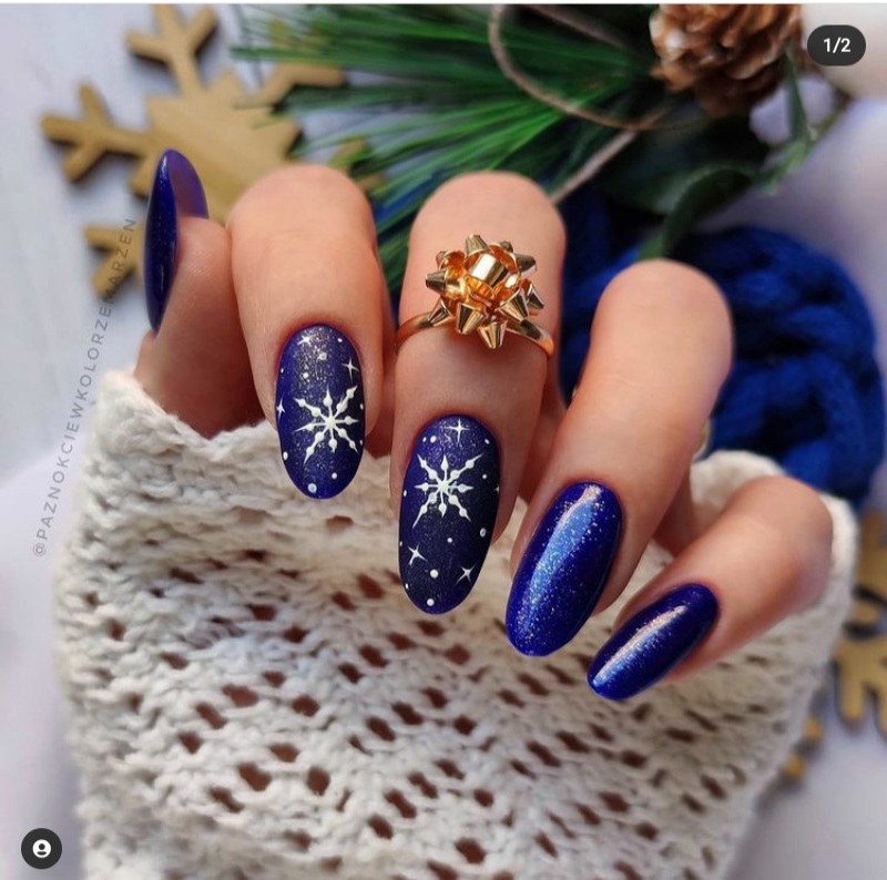 Blue nails for 2021 holidays