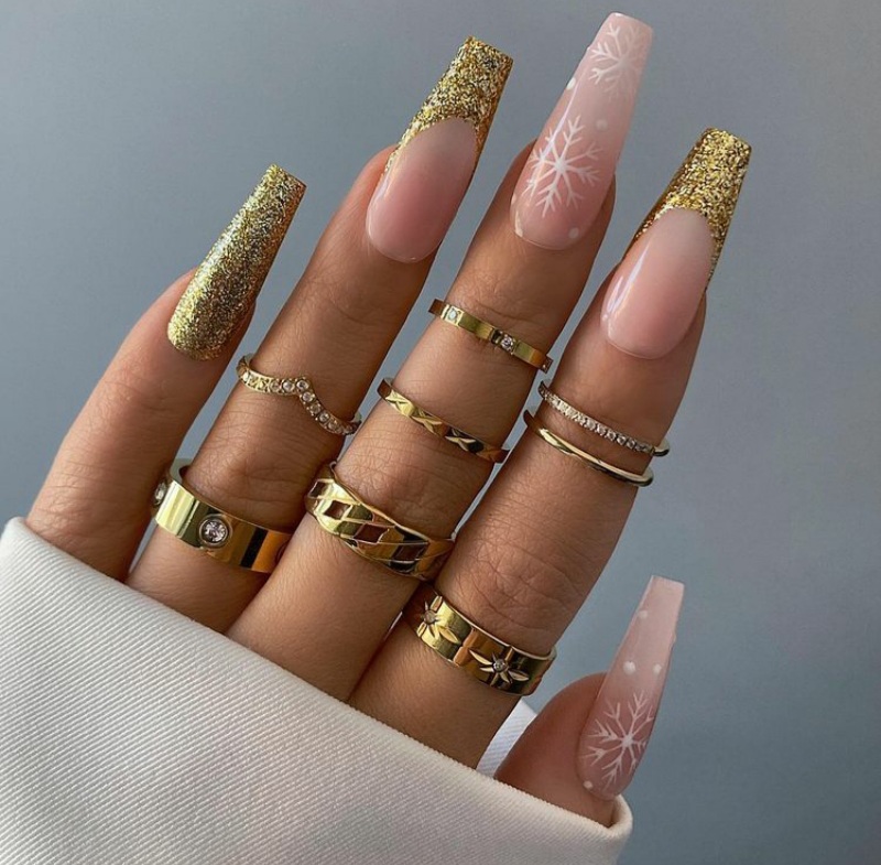 Gold Nails For New Year's Eve