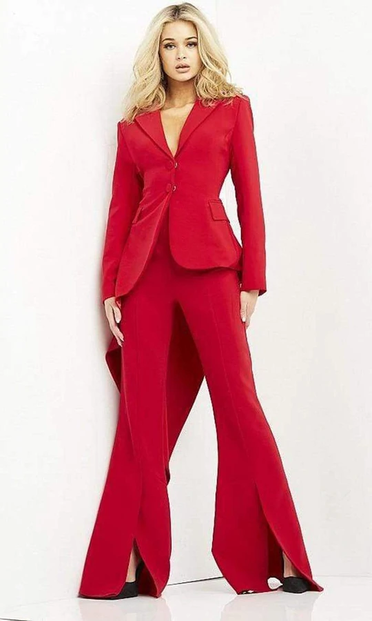 Tips to style a dressy pantsuit