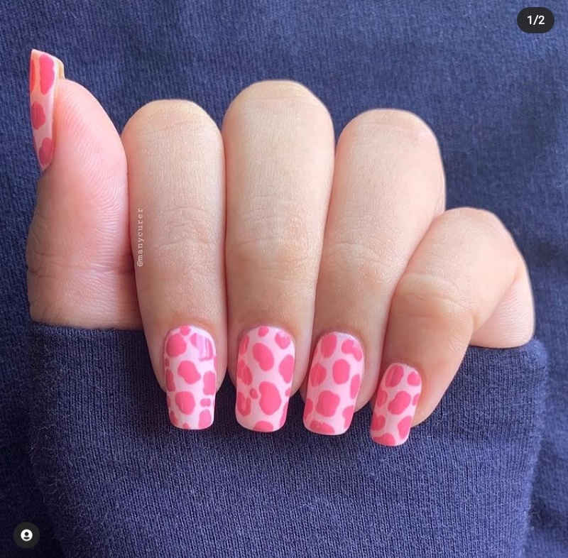 Pastel pink nails