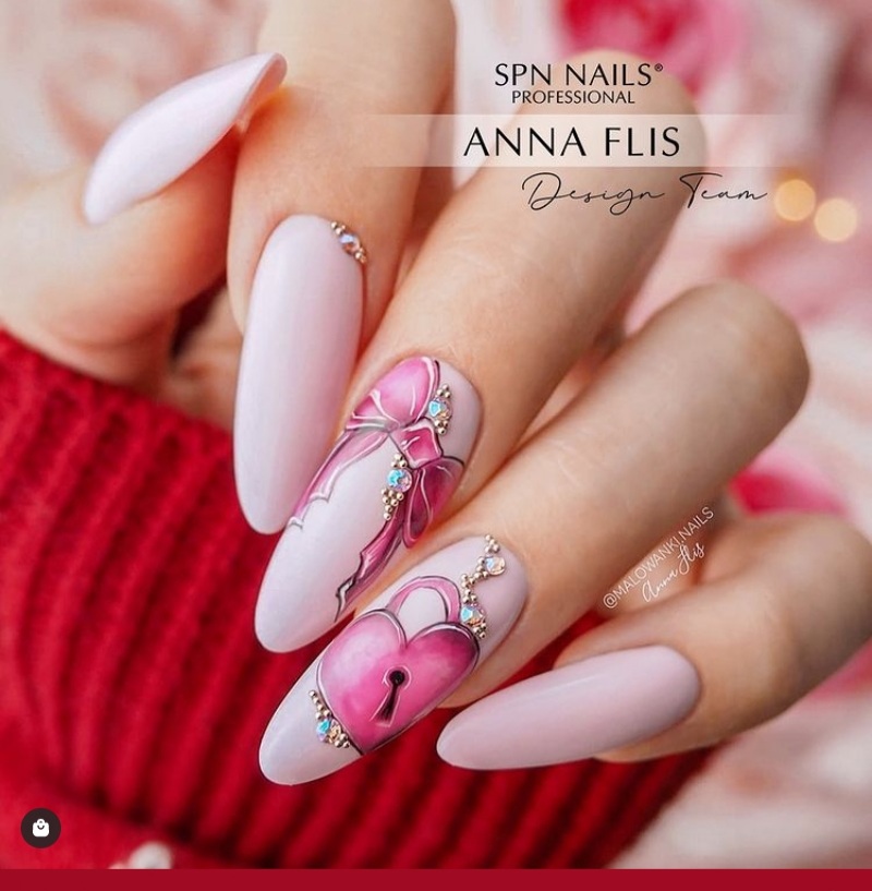 Pastel pink nails