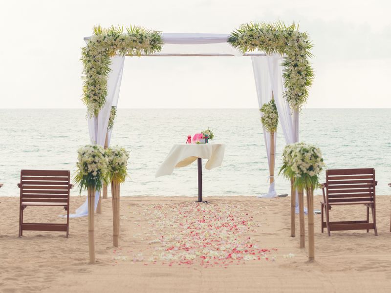 minimalistic beach wedding